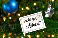 Advent Bild: Grußkarte mit schönen Advent an einem festlich geschmückten Weihnachtsbaum.