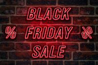 Black Friday Sale Neonschild auf einer Backsteinwand.