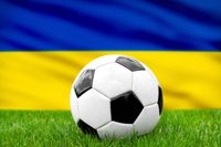 Der Fußball vor der ukrainischen Fahne steht für die Nationalmannschaft der Ukraine im Fußball.