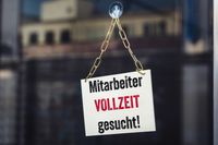 Stellenanzeige Vollzeit – Schild mit der Aufschrift 