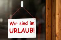 Ein Schild mit der Aufschrift 