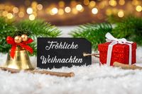 Weihnachtsbilder mit festlicher Glocke, Geschenk und Schild Fröhliche Weihnachten.