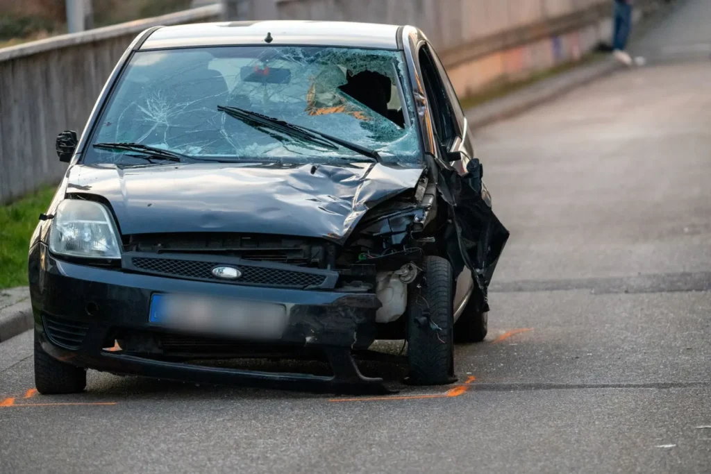 Auto fährt in menschenmenge in mannheim 1 imgi 40 picture 1600 Auto am tatort mit trümmern