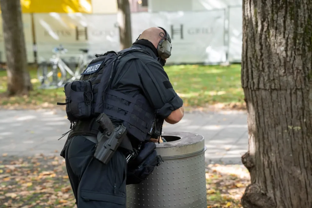Explosion in münchen 3 picture 1600 2 Polizei durchsucht mülleimer