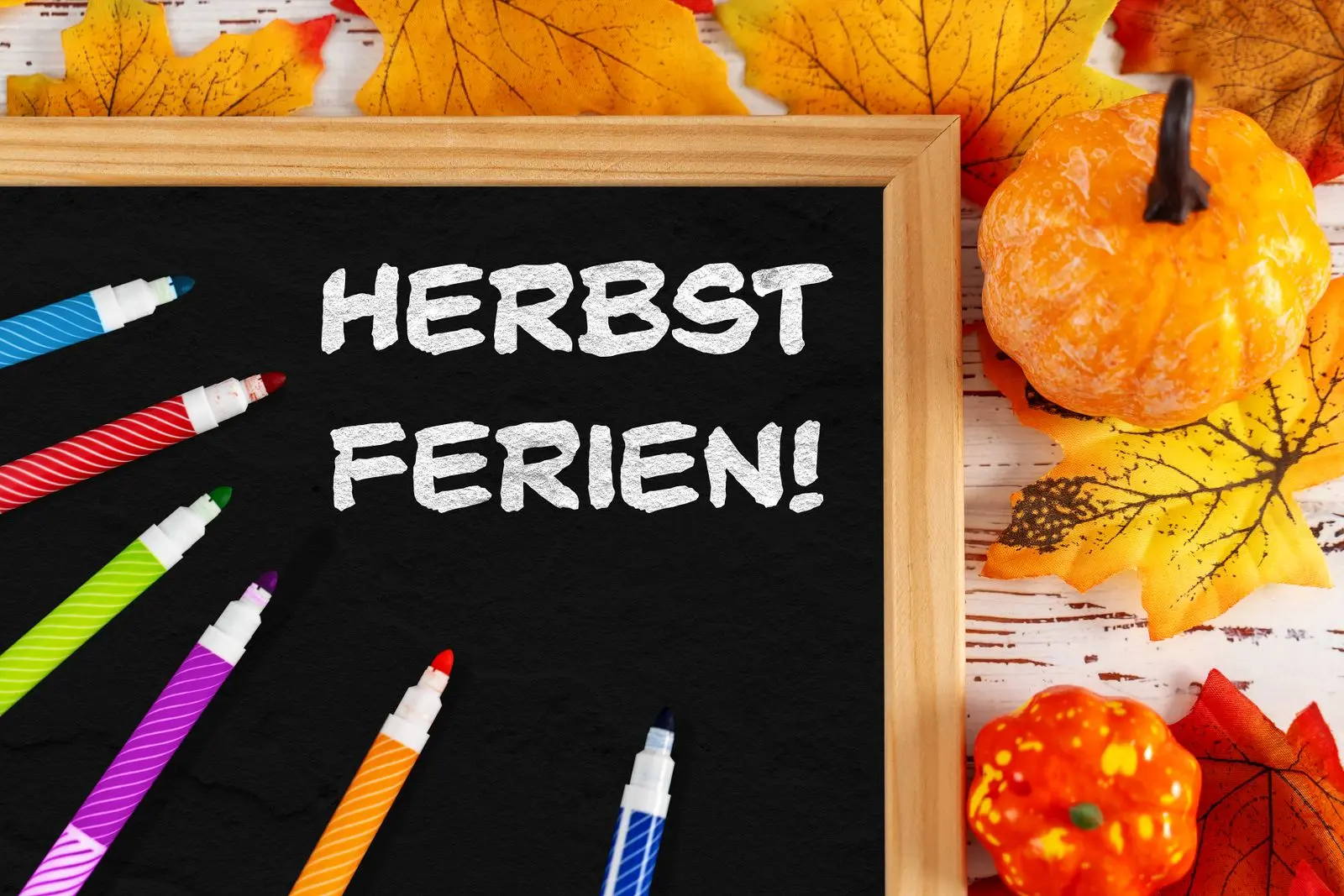 Herbstferien auf einer schul-tafel