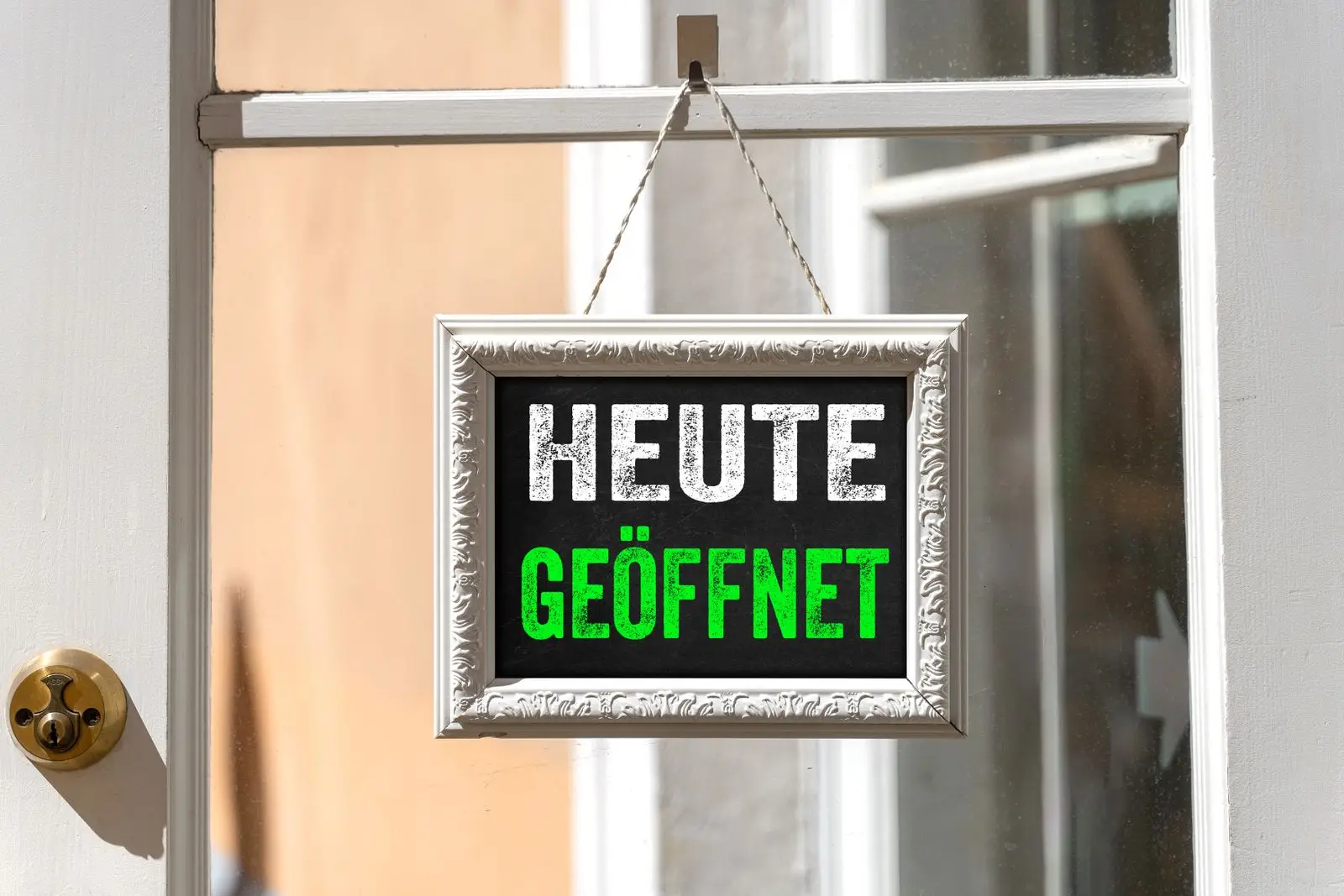 Schild heute geöffnet